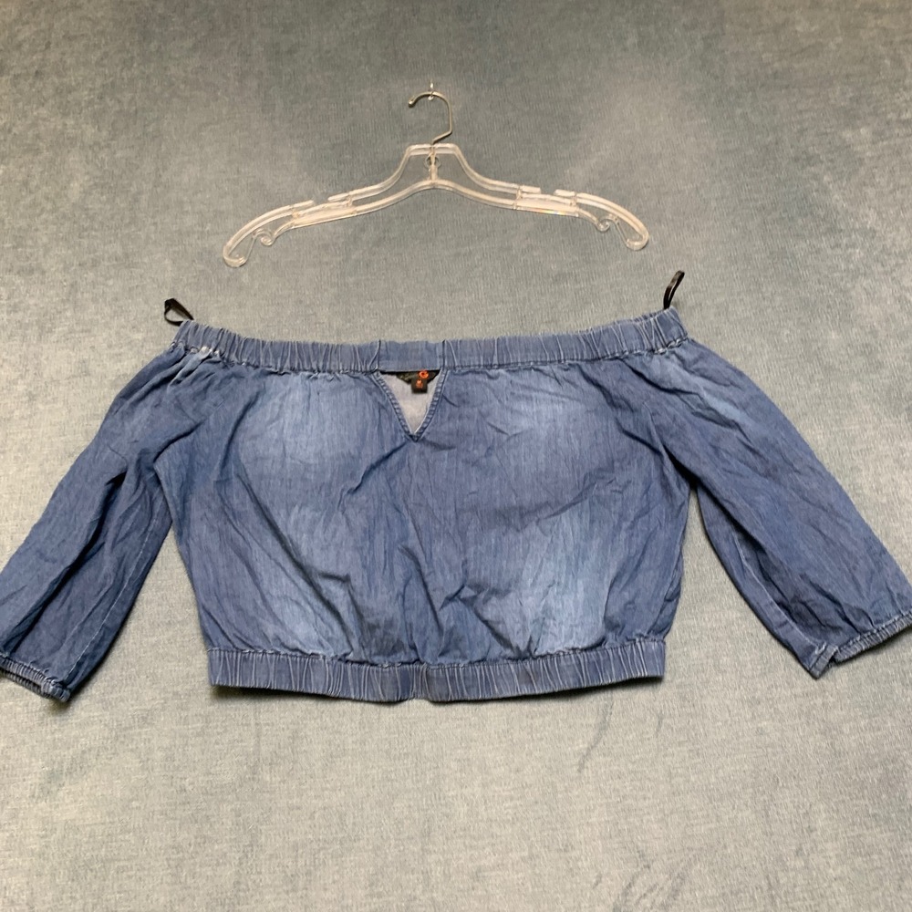 Guess Cropped Top Womens Medium Blue Chambray Boho Keyhole Neck Off the Shoulder